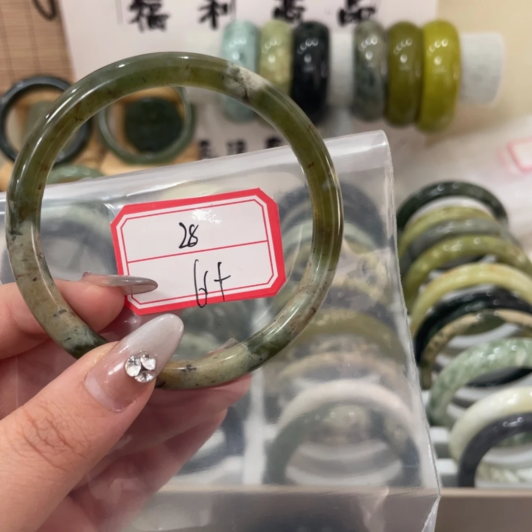 蛇纹石玉手镯未镶嵌