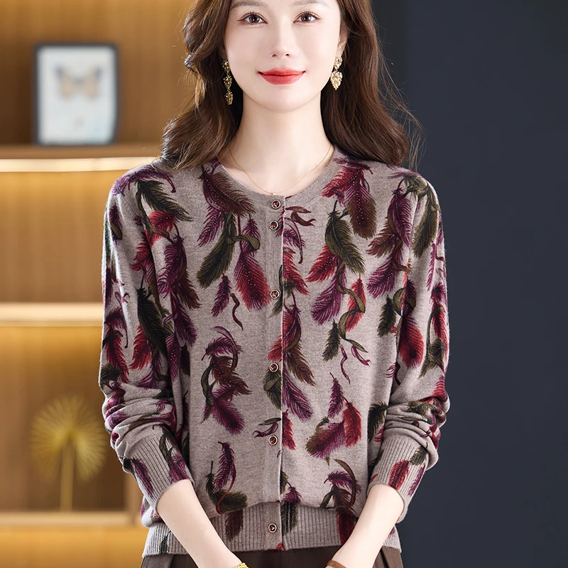 妈妈洋气大码毛衣中年女装秋冬装针织上衣中老年纯羊毛衫印花开衫