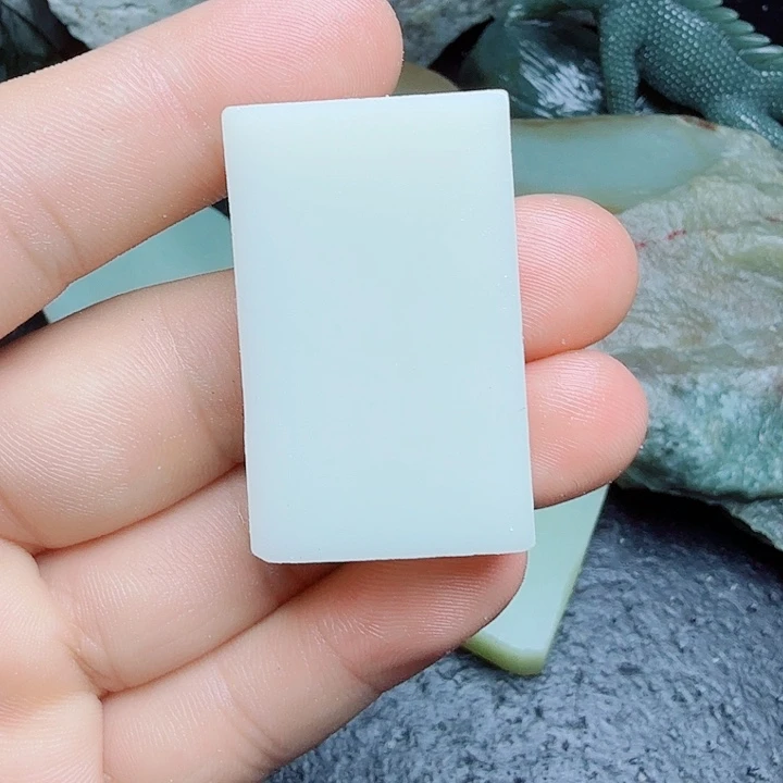 和田玉（糖玉）未镶嵌珠宝奇石