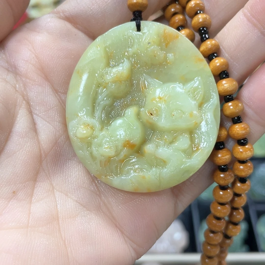 蛇纹石玉颈饰未镶嵌