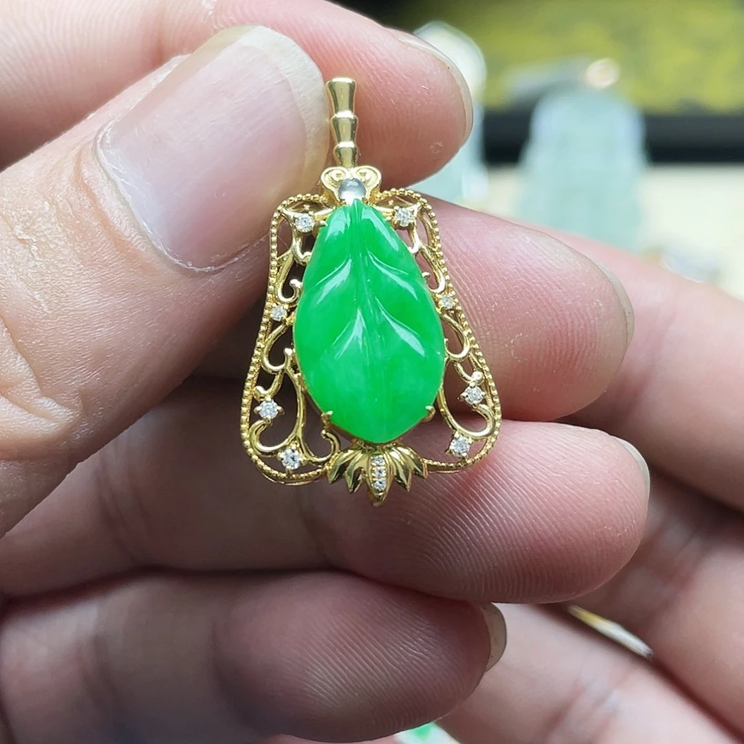 翡翠18K金镶嵌颈饰回流