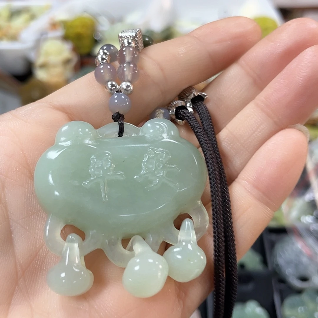 蛇纹石玉颈饰未镶嵌