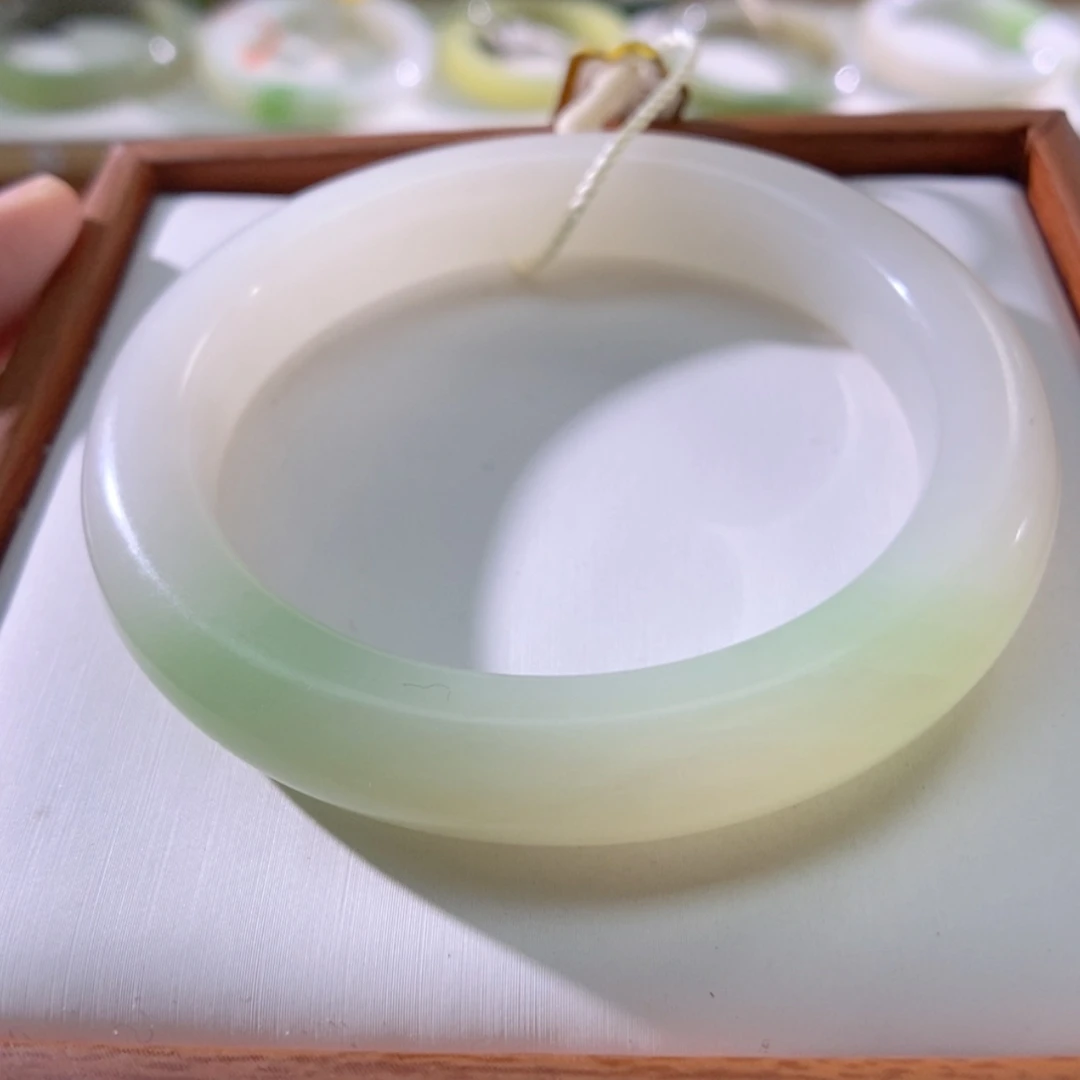 【闪购商品】未镶嵌手镯和田玉(翠青玉)
