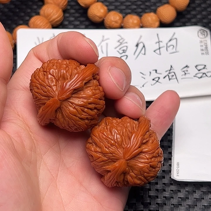 文玩核桃把件白狮子