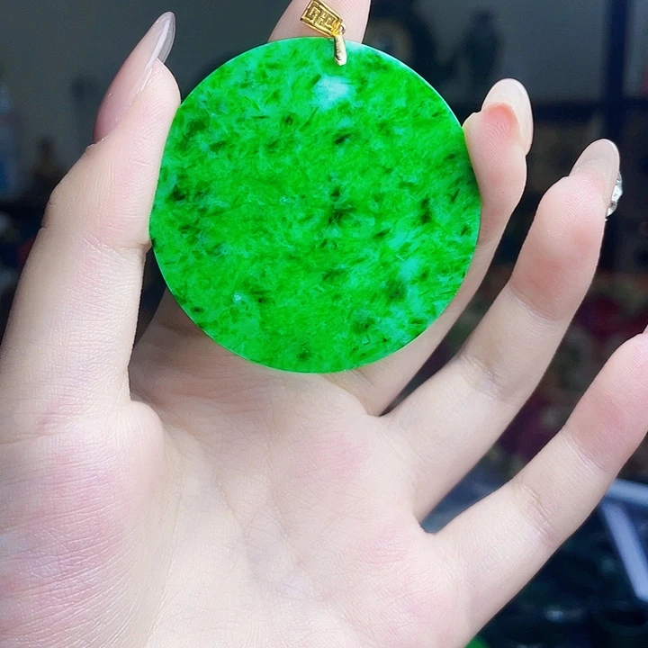 翡翠18K金镶嵌颈饰多样性