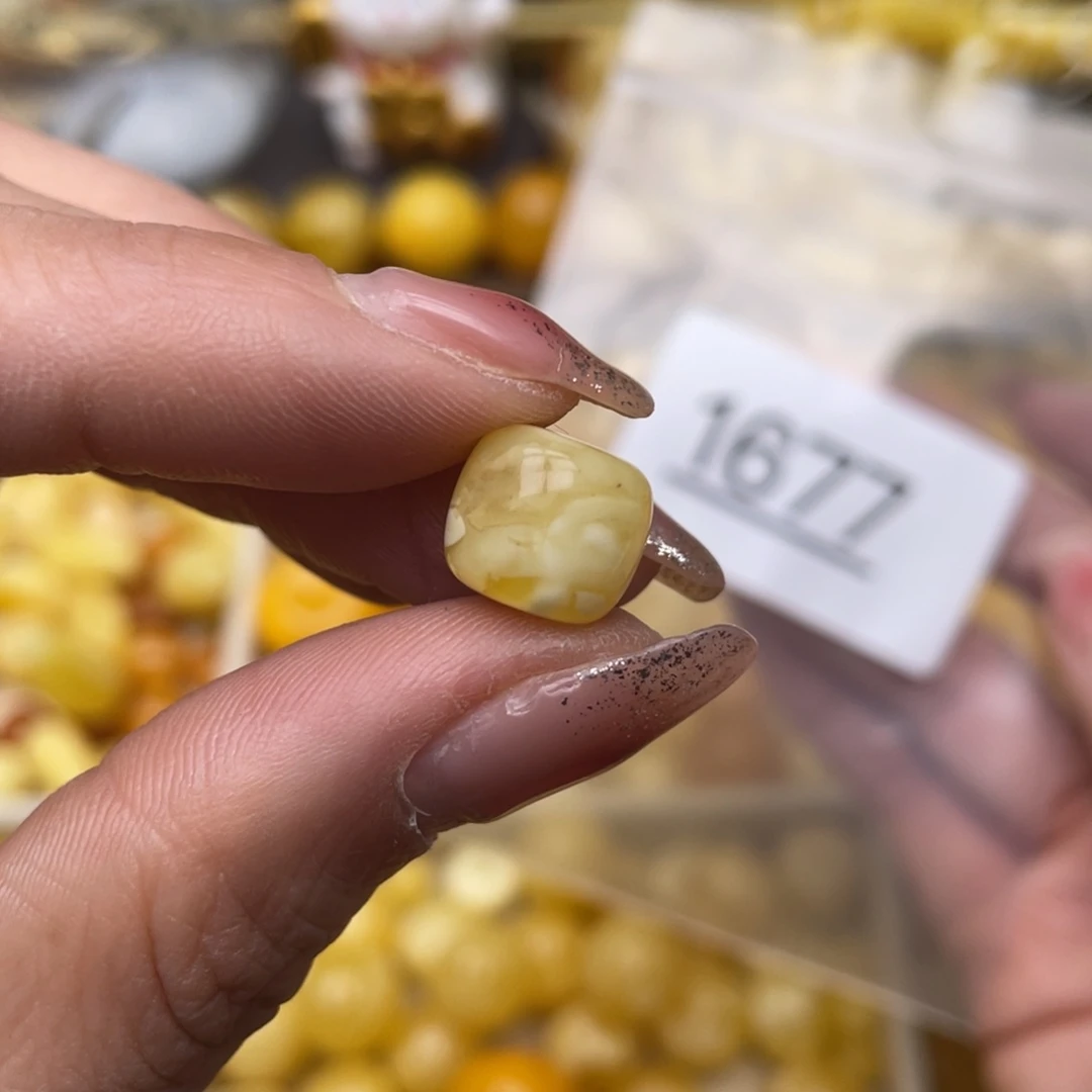 蜜蜡珠宝奇石未镶嵌粉点10.7