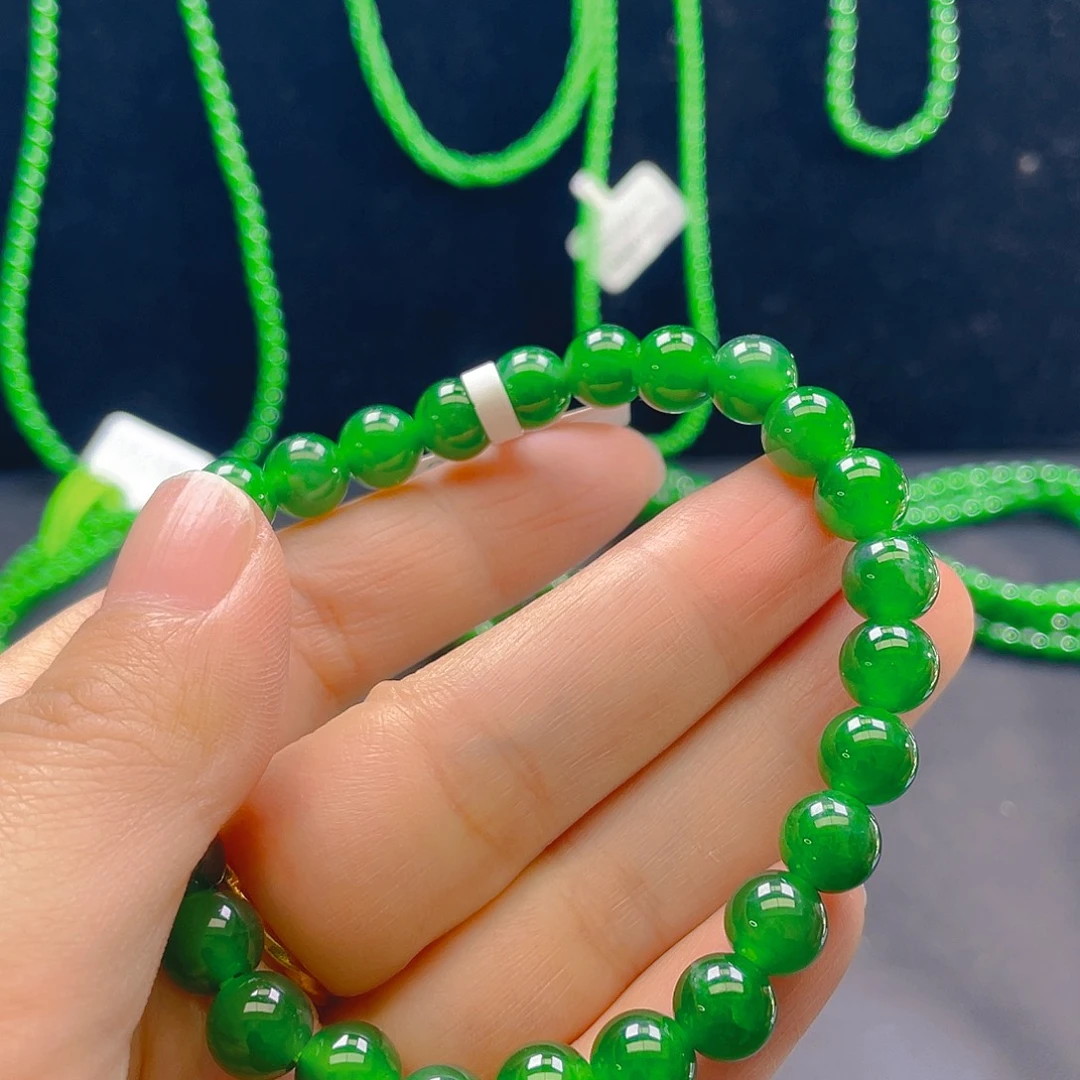 翡翠未镶嵌颈饰卡8