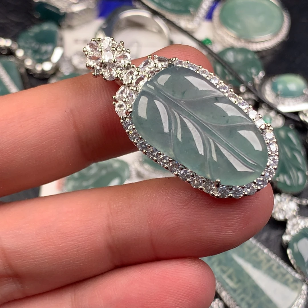 翡翠未镶嵌颈饰大叶子