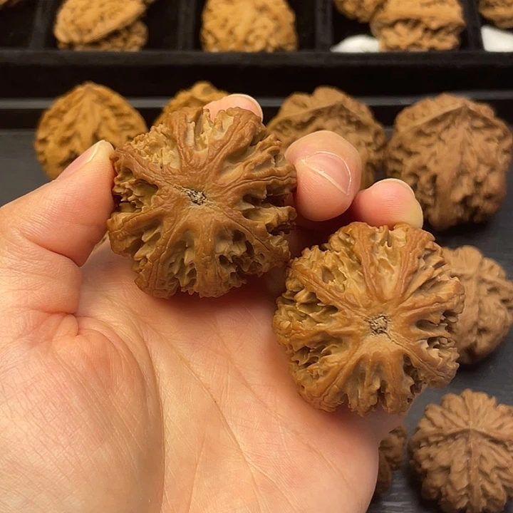 小****吊坠文玩核桃突显个性和气质特点等因素