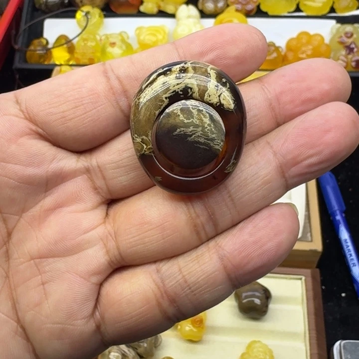 琥珀未镶嵌颈饰戒指