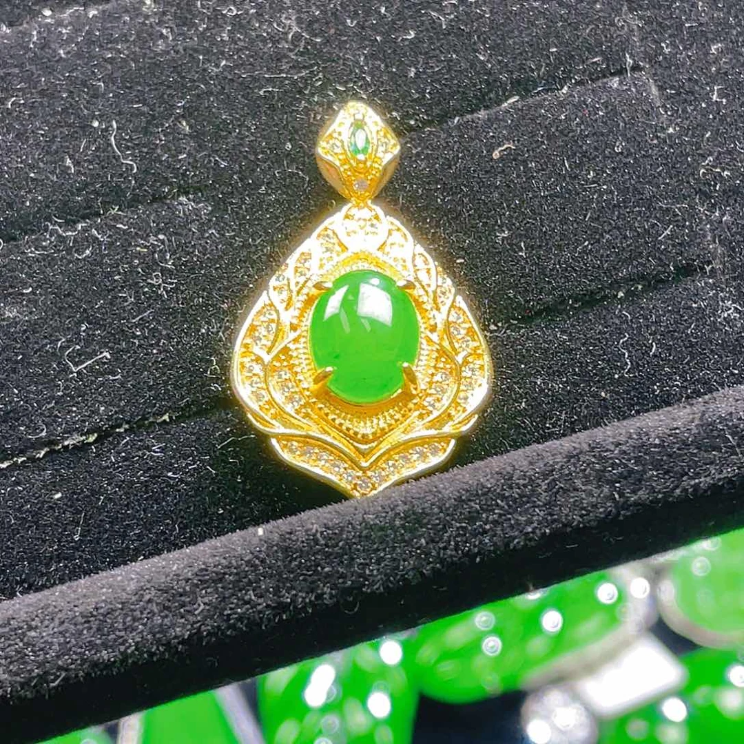 翡翠颈饰未镶嵌39，