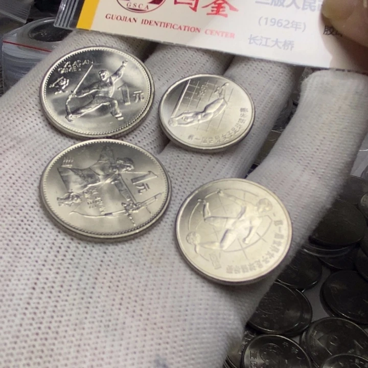 27...女子足球亚运会四枚，品如图。