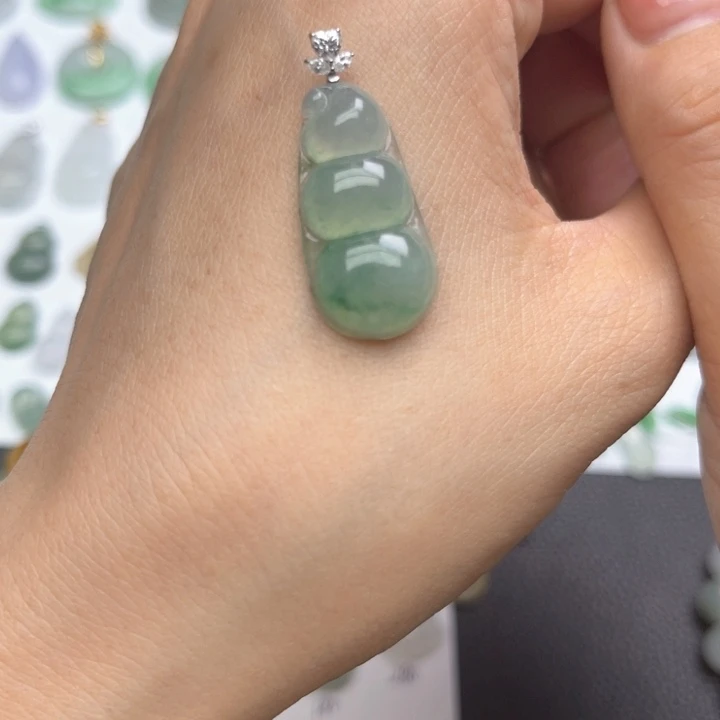 翡翠18K金镶嵌颈饰豆子