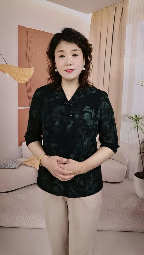 【王姐精选】2511款盘扣时尚春季款弹力显瘦小衫