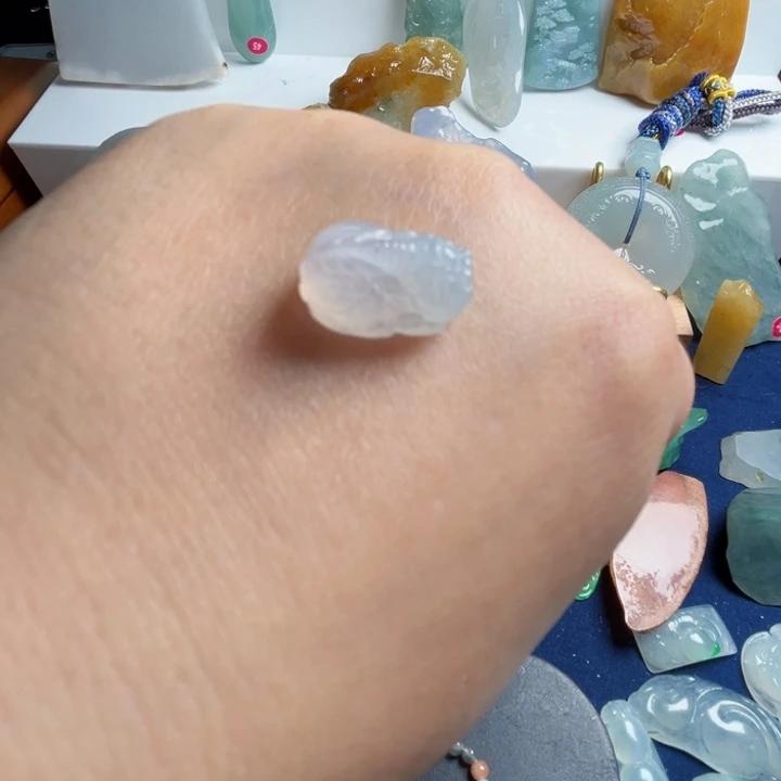 翡翠未镶嵌颈饰冰貔貅