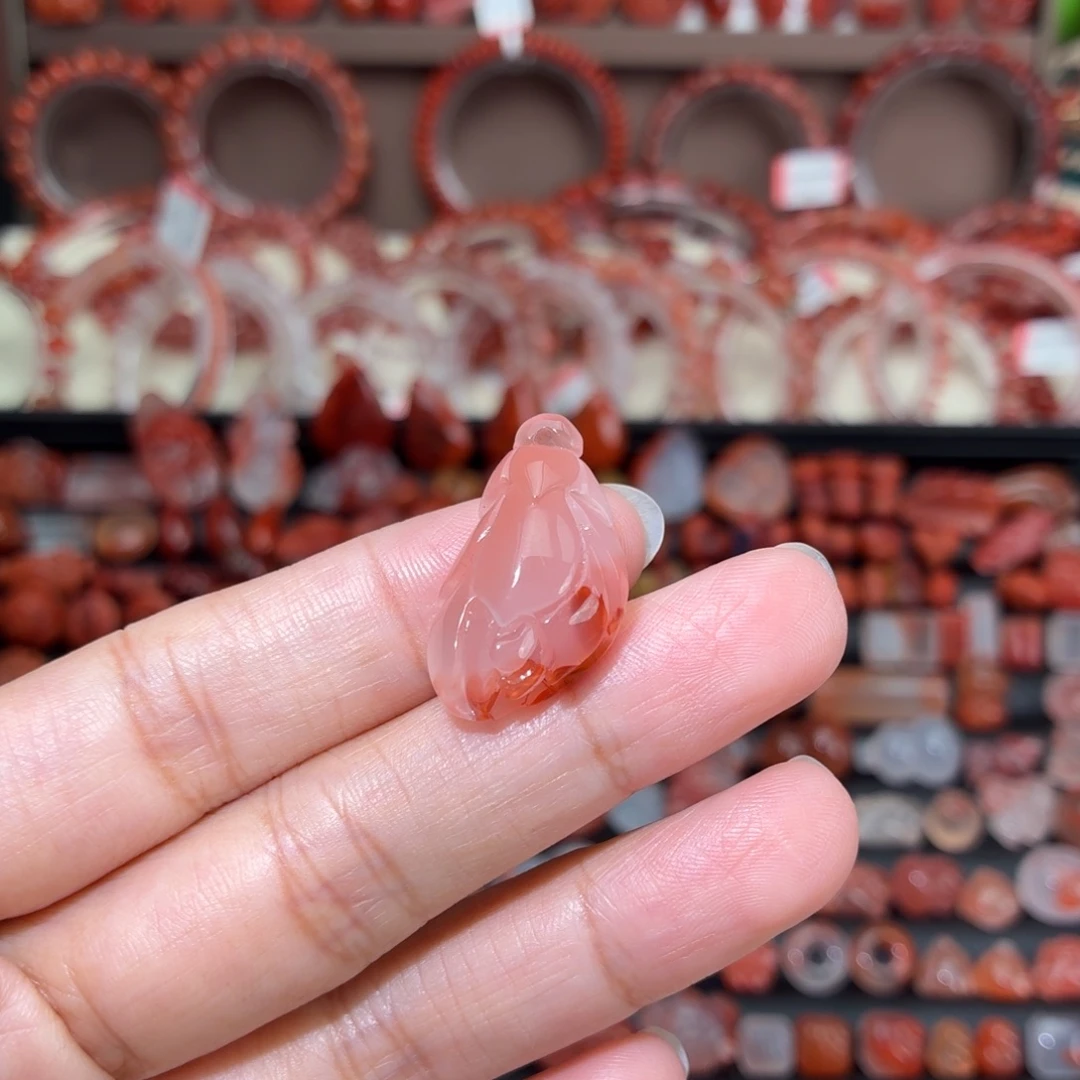 南红玛瑙未镶嵌颈饰玉兰花吊坠