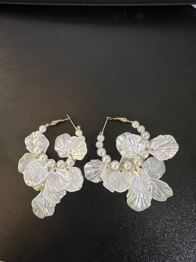 合金合成锆石耳饰 喜看百搭女小众白色手工轻奢耳环植物花卉耳饰