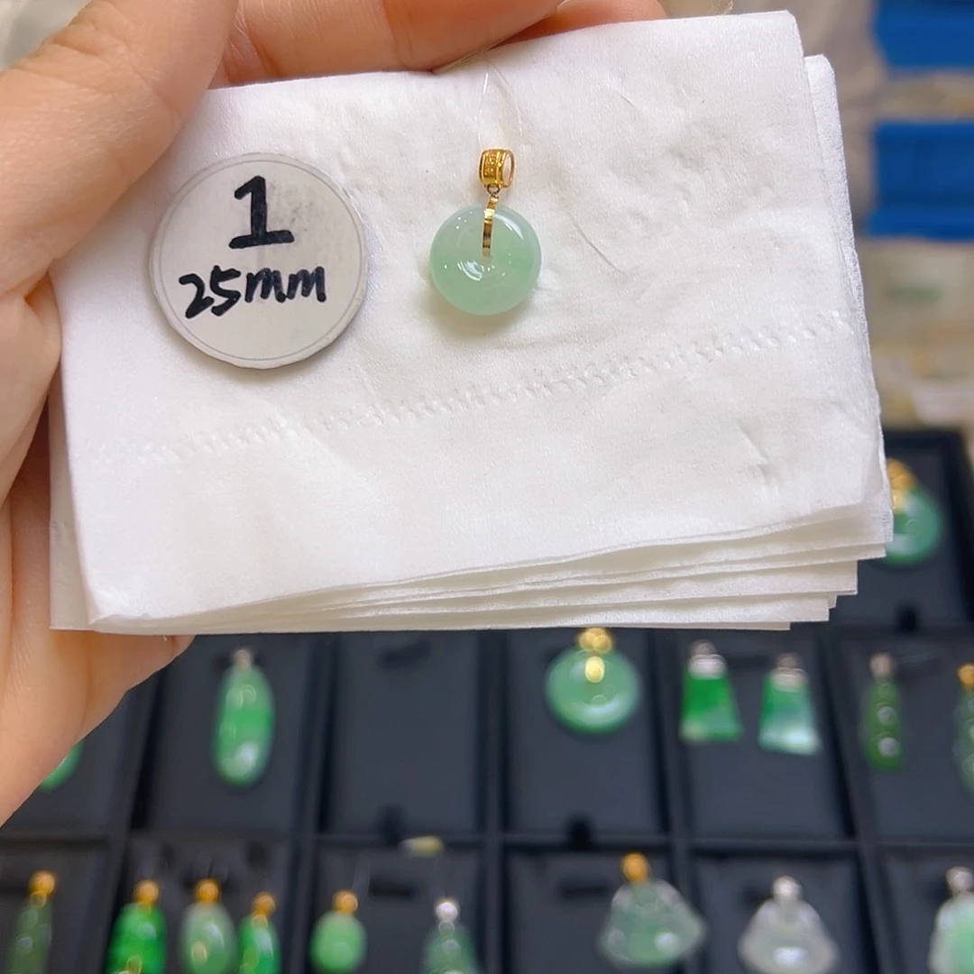 翡翠颈饰18K金镶嵌翡翠