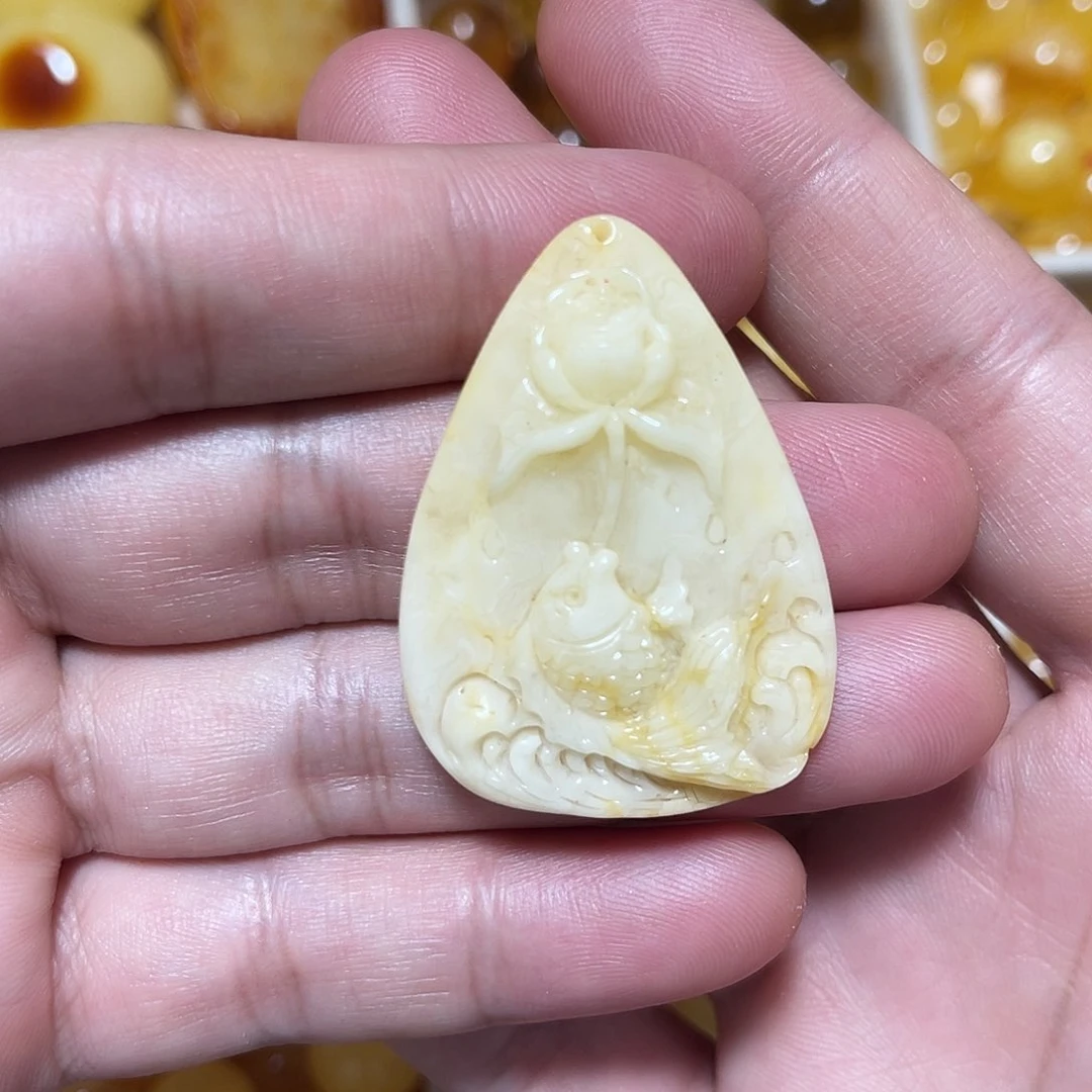 裸石琥珀未镶嵌成品
