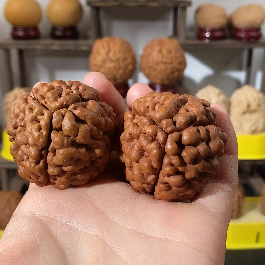 吊坠文玩核桃三瓣脑纹金刚练手微色4449