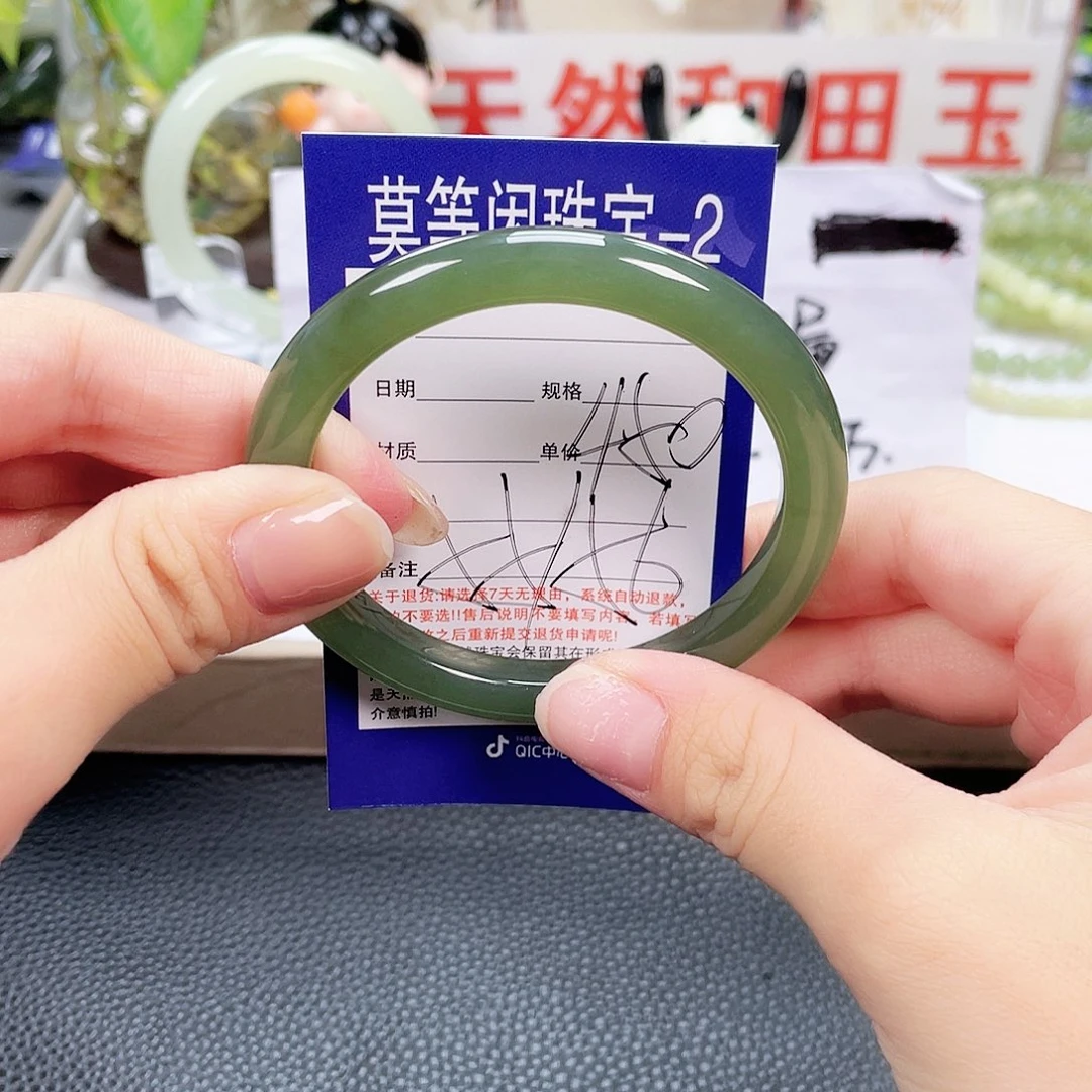 和田玉未镶嵌手镯