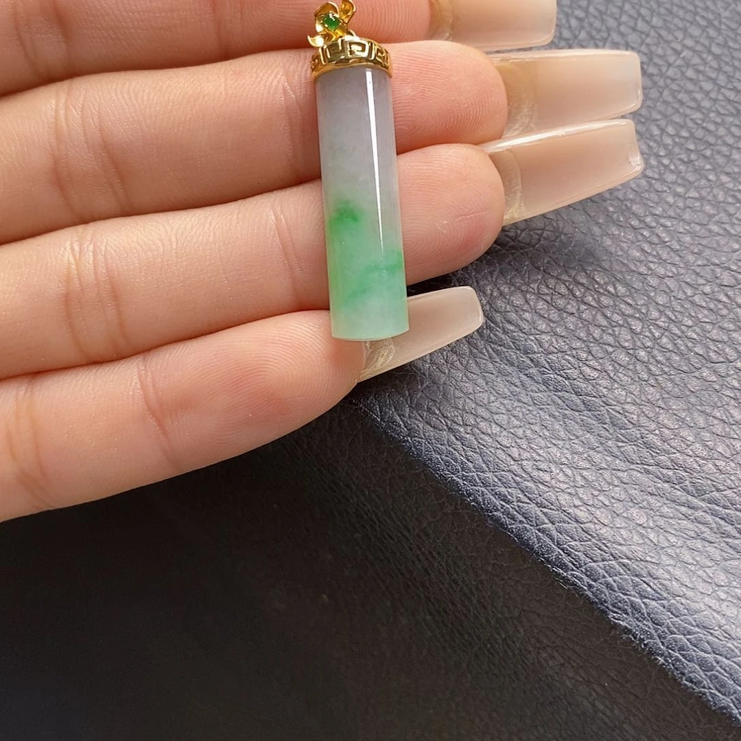 翡翠18K金镶嵌颈饰翡翠