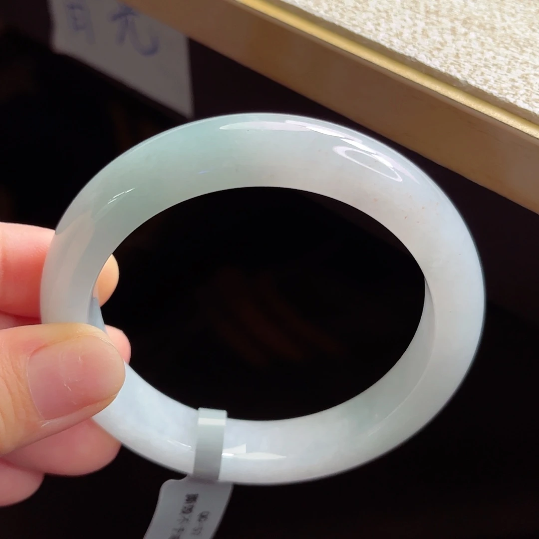 翡翠手镯未镶嵌手镯