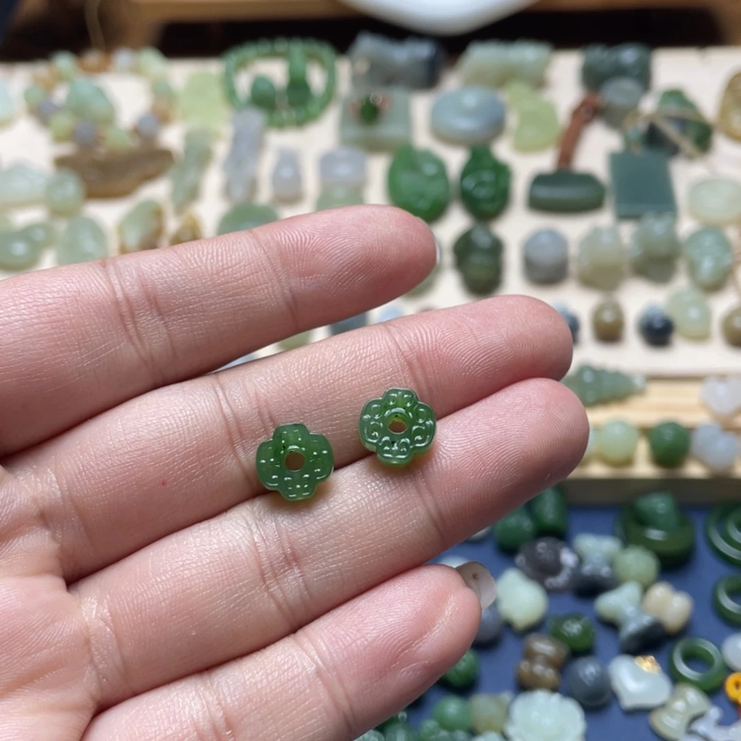 和田玉未镶嵌吊坠(不含链)一对