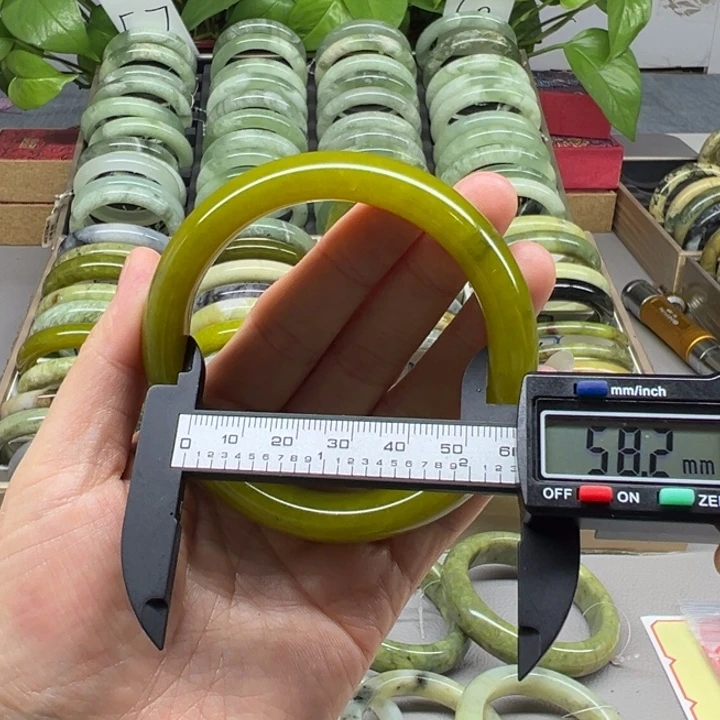 蛇纹石玉未镶嵌手镯64