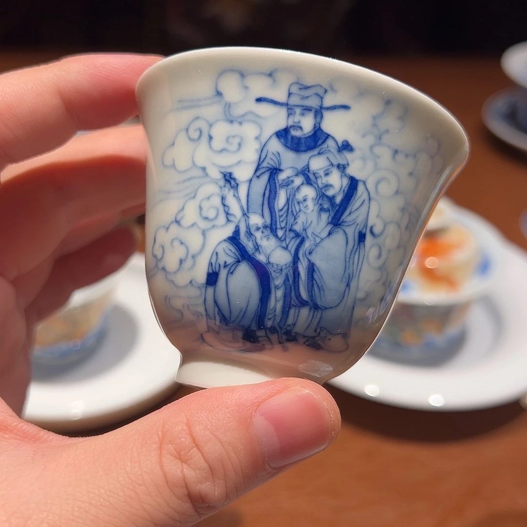 青花手绘人物主人杯啊