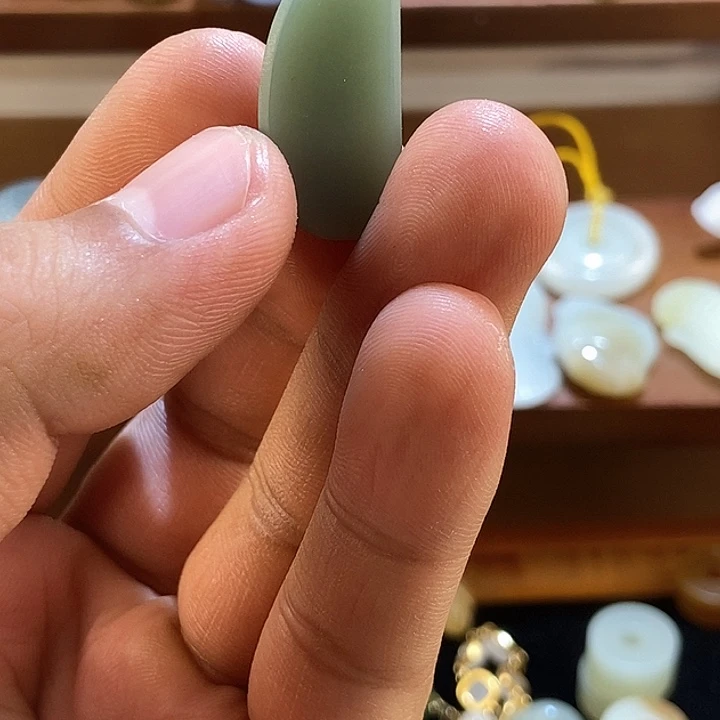 *****和田玉未镶嵌颈饰