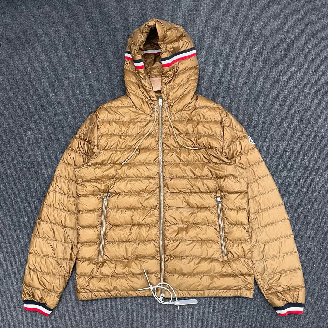 99新 MONCLER 薄款连帽羽绒服/尺码4