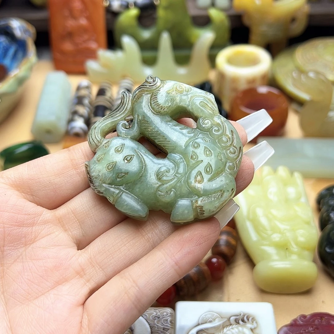 蛇纹石玉未镶嵌颈饰