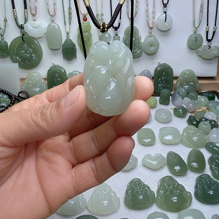 和田玉未镶嵌颈饰