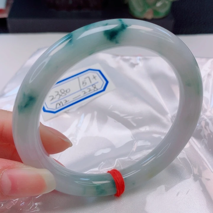 未镶嵌手镯（圆镯）翡翠