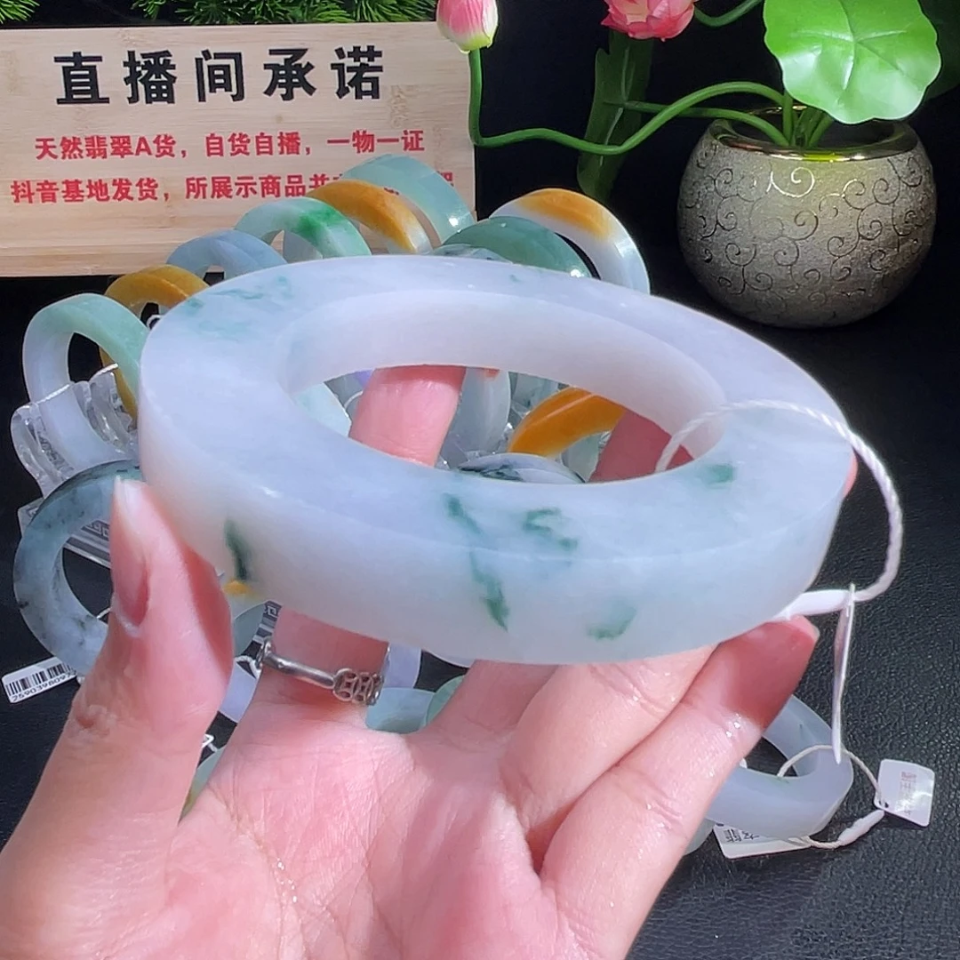 未镶嵌翡翠手镯定制翡翠