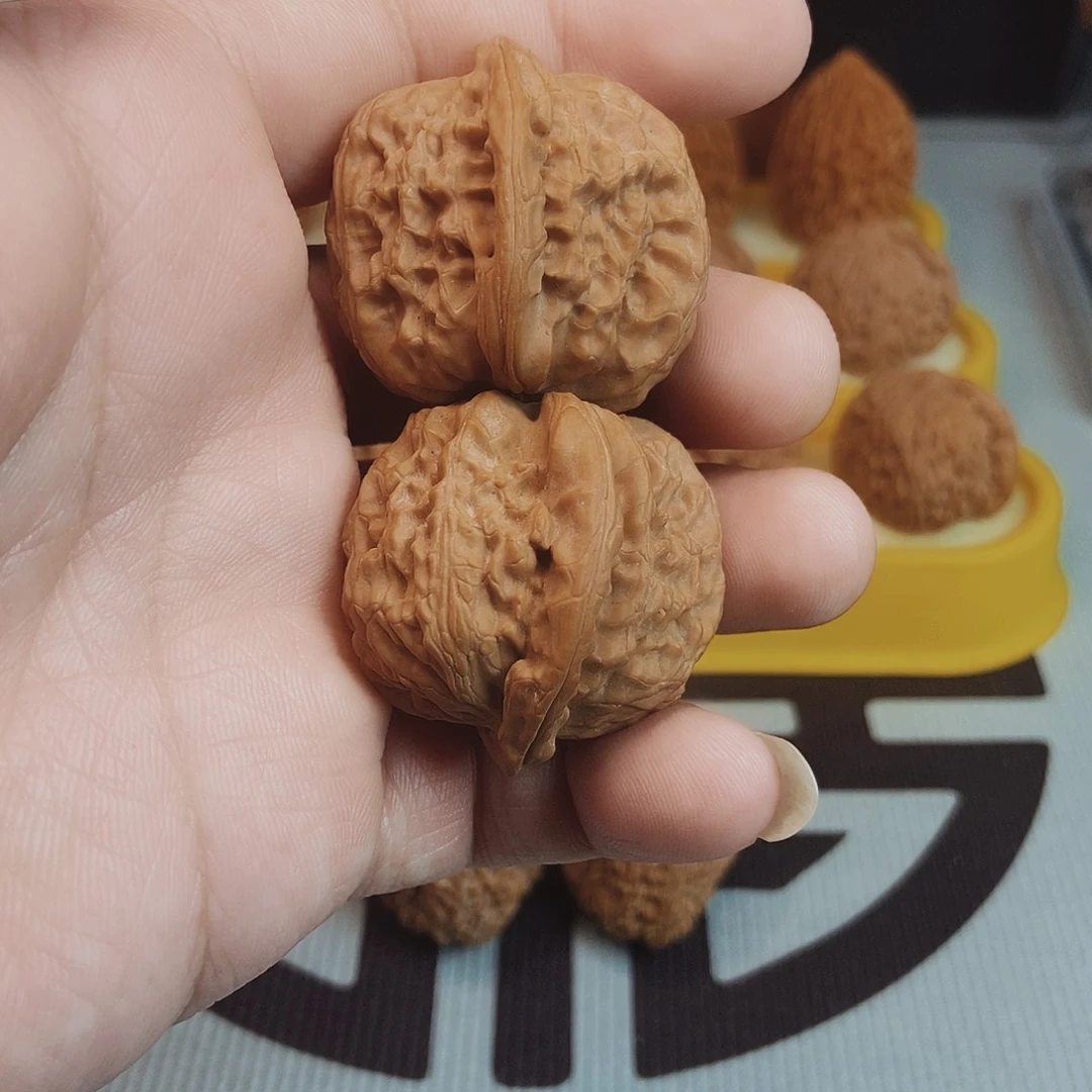 全品34三角白狮子核桃