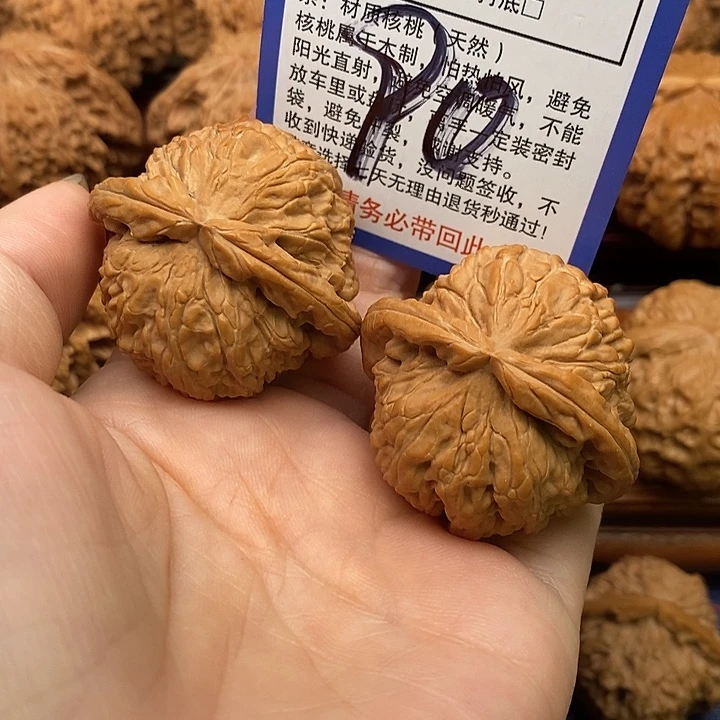 吊坠桃核白狮子头42