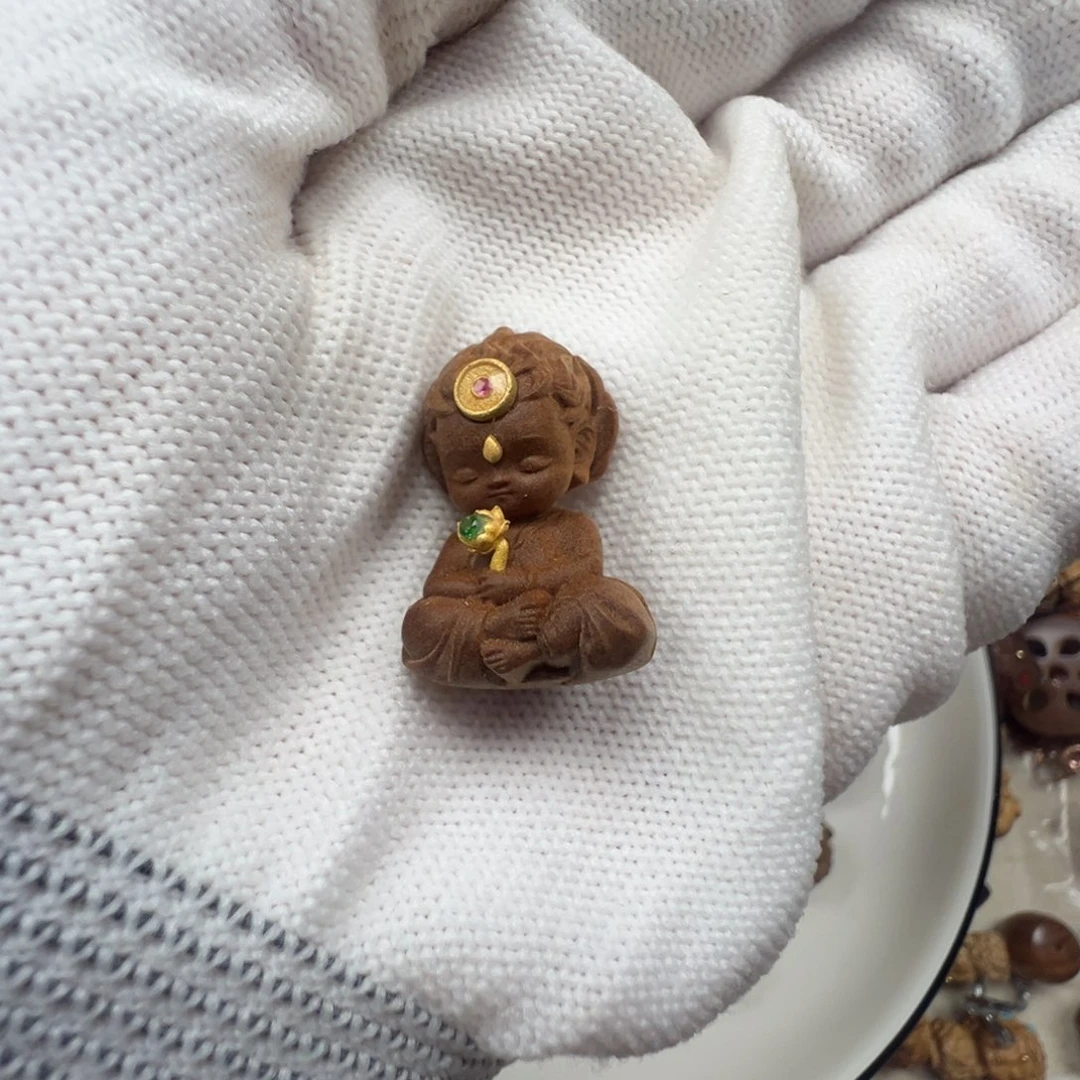 檀香木持莲观音老山檀