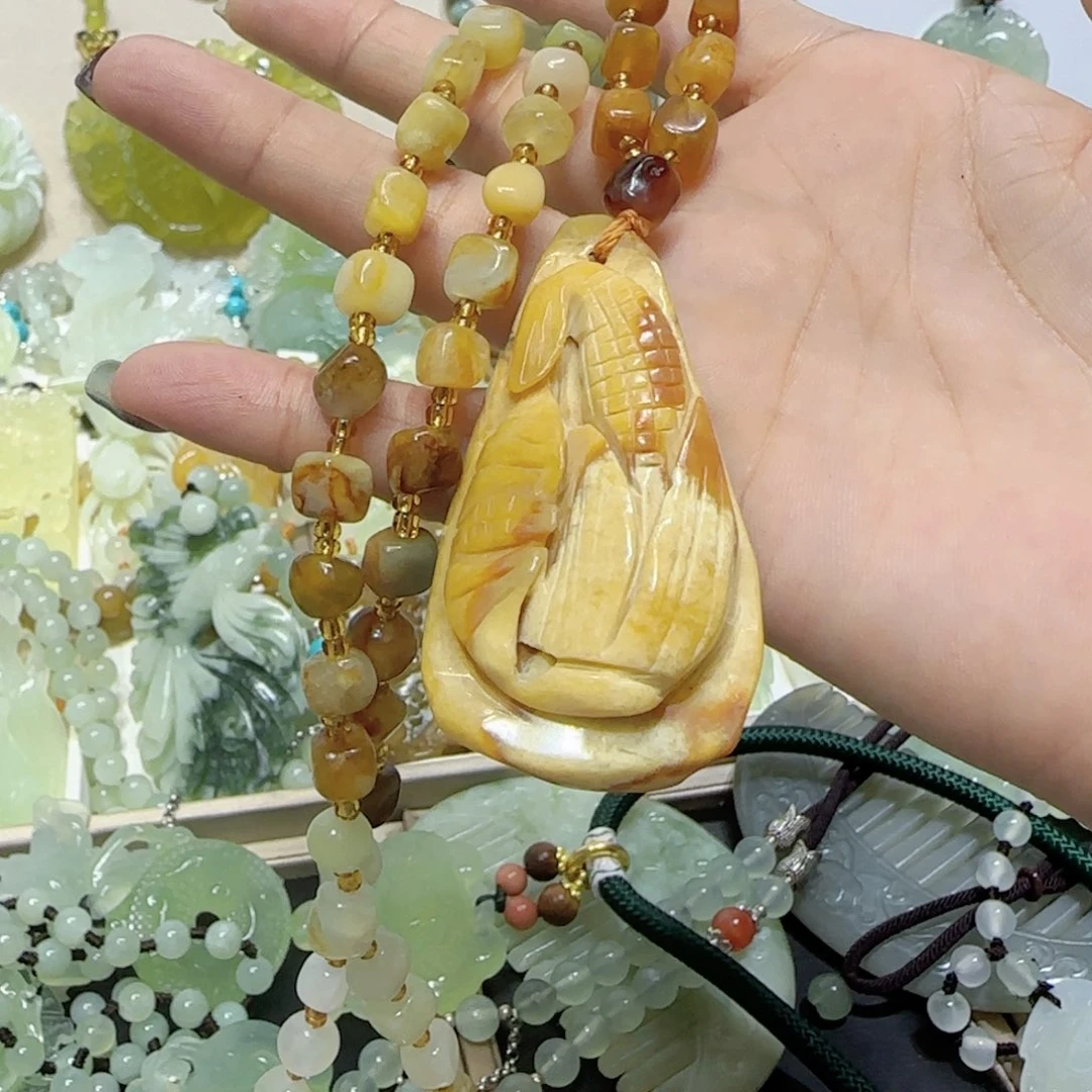 未镶嵌蛇纹石玉吊坠