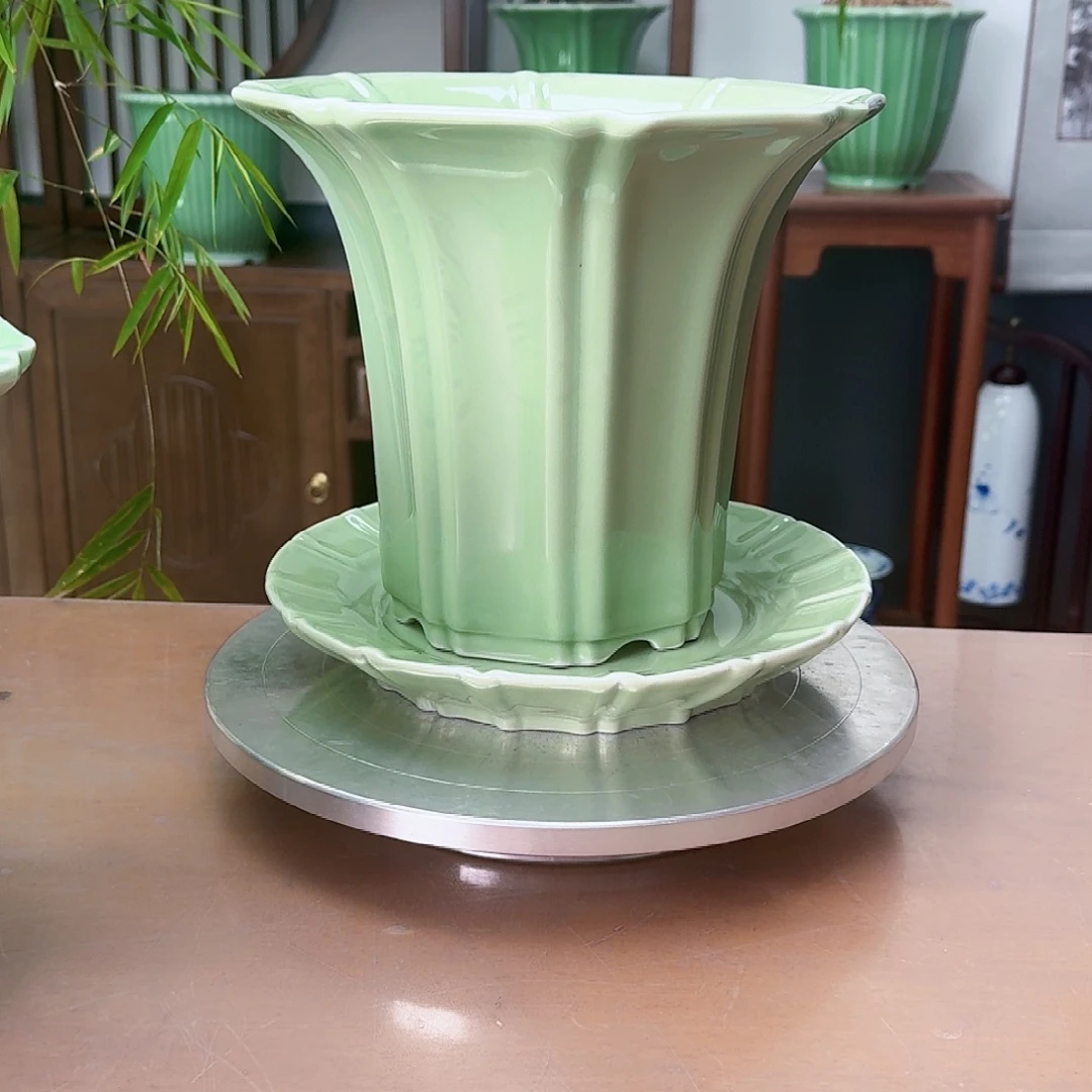 前***芳豆青釉荷瓣陶瓷盆微瑕