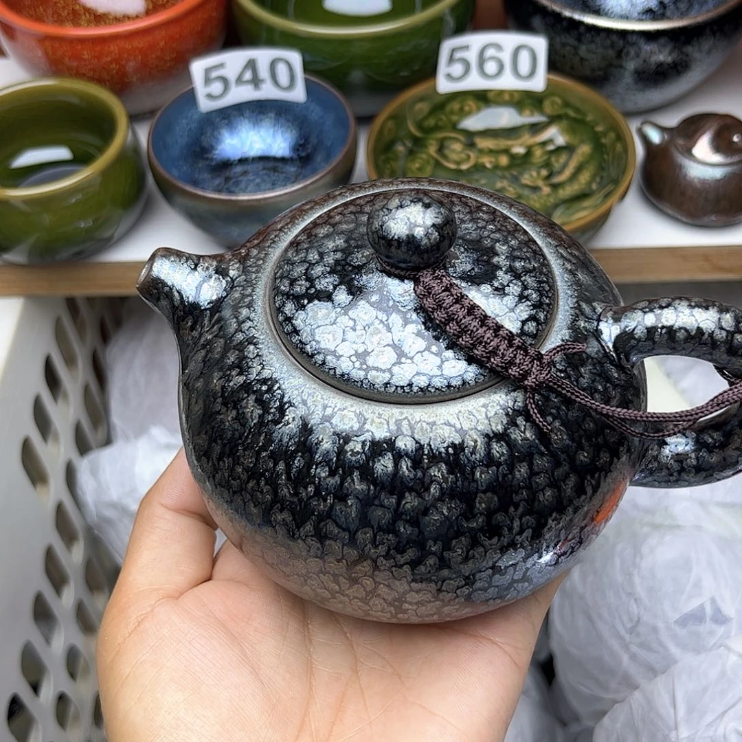 茶盏他超级显腿长