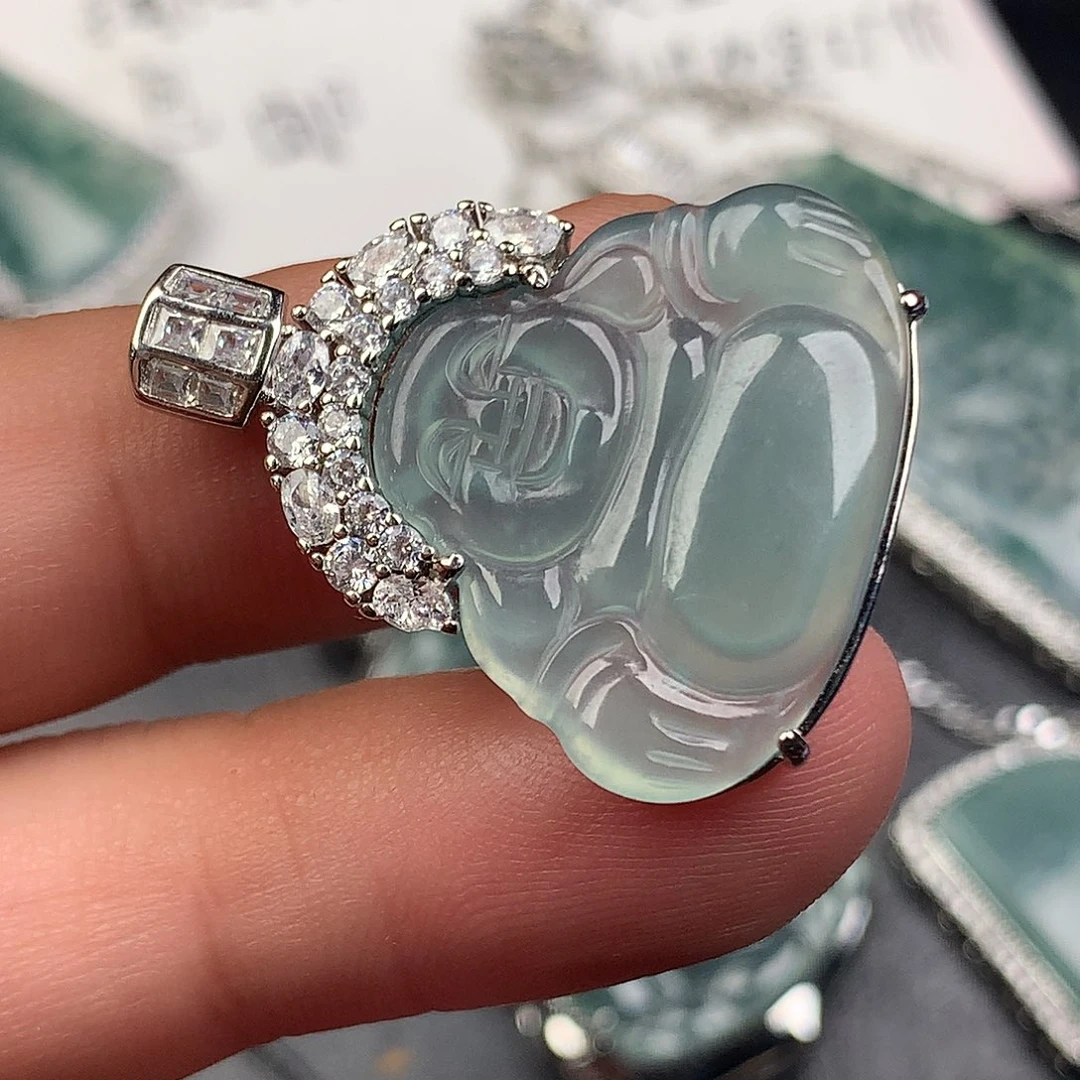 翡翠未镶嵌颈饰大佛公