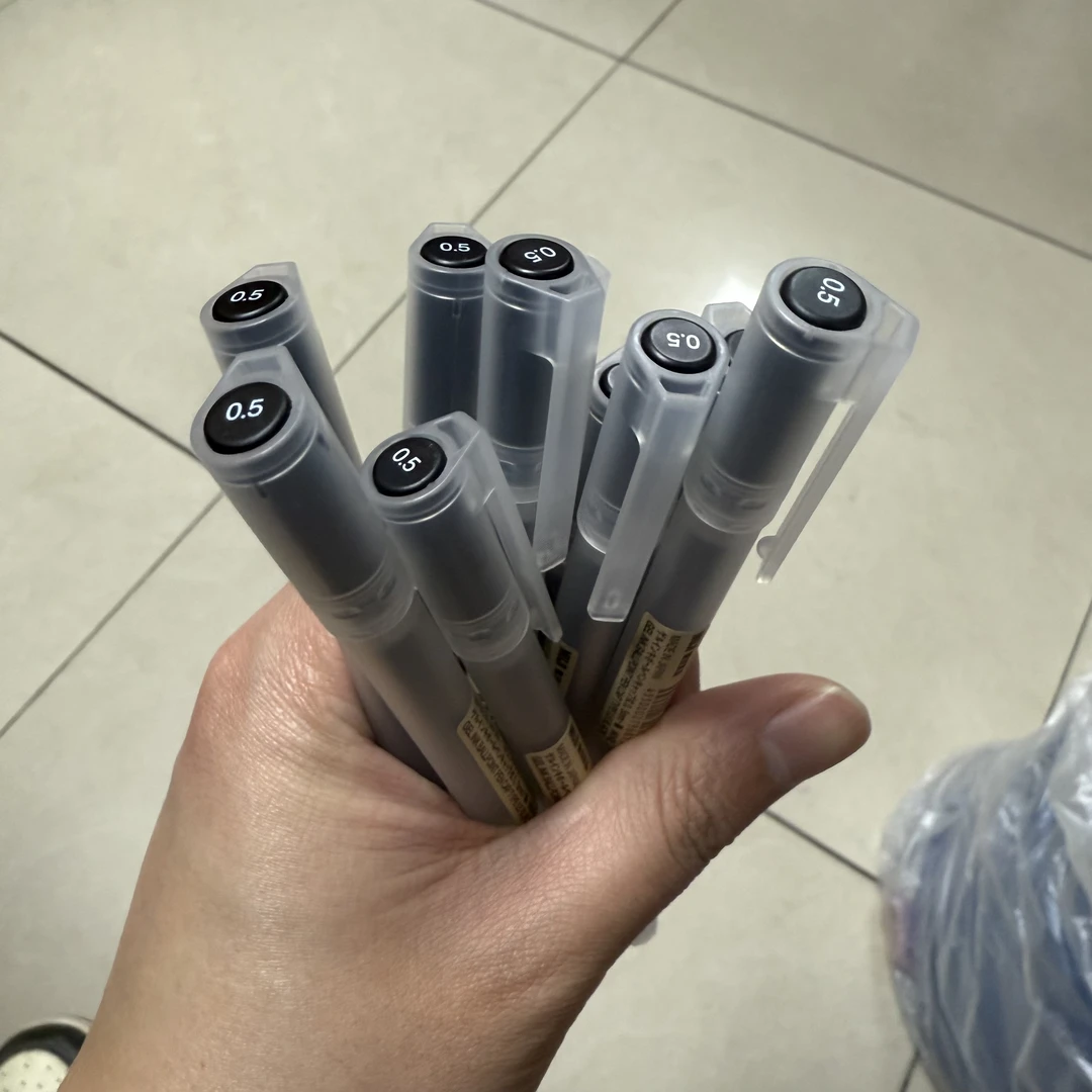 a4685简约透明笔杆0.5黑色中性笔