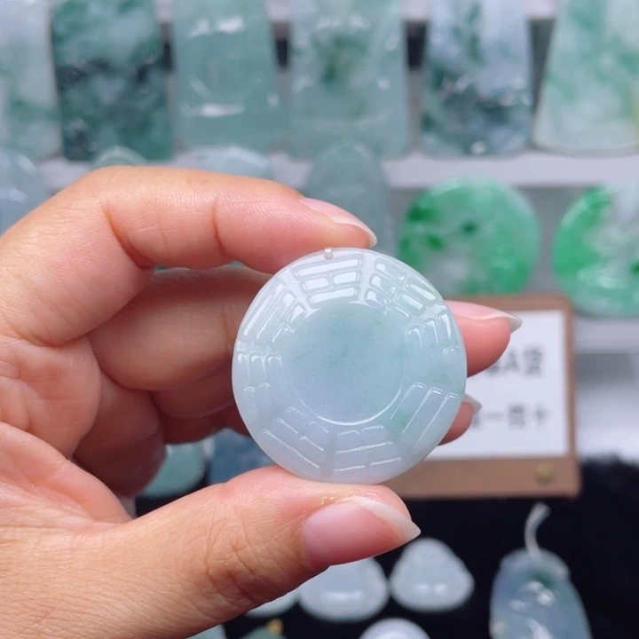 颈饰未镶嵌翡翠八卦