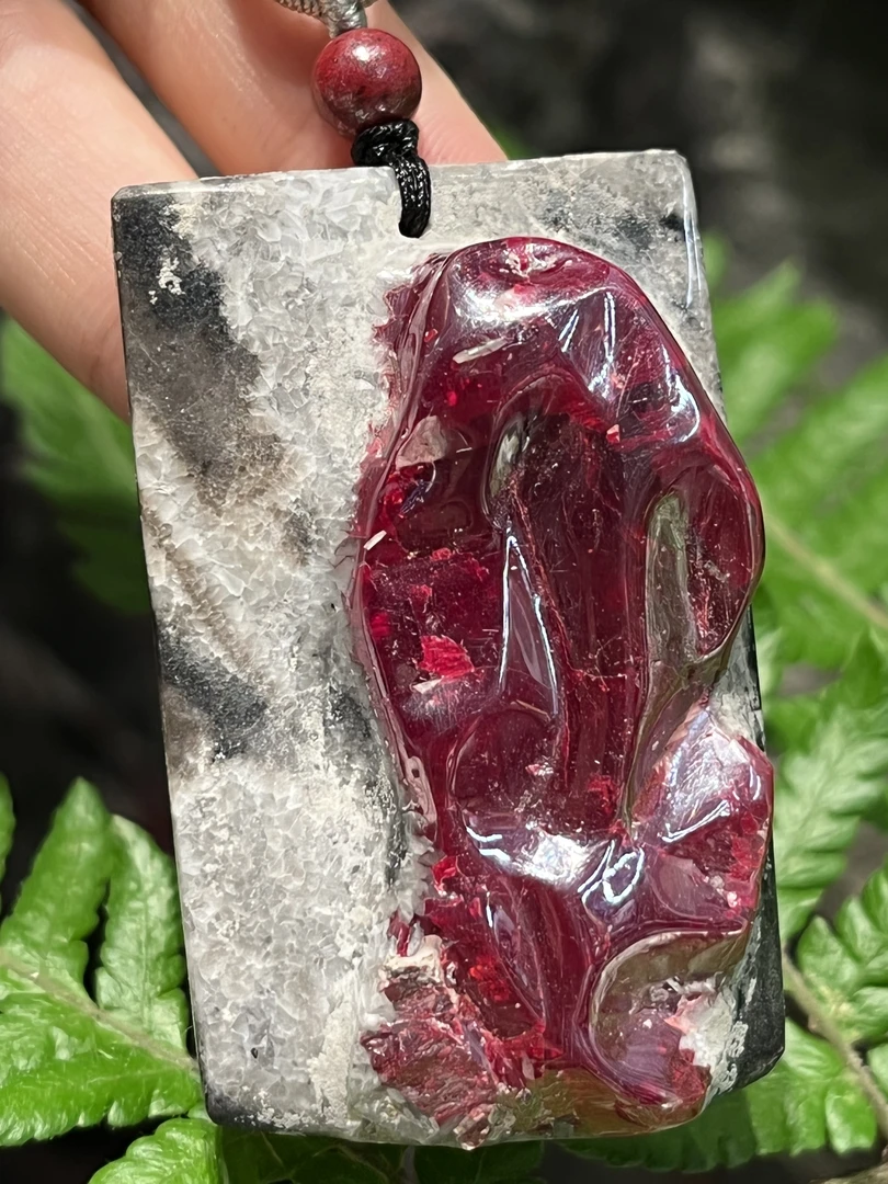 天然辰砂天然辰砂晶体大晶砂雕刻吊牌男女款朱砂吊坠挂饰