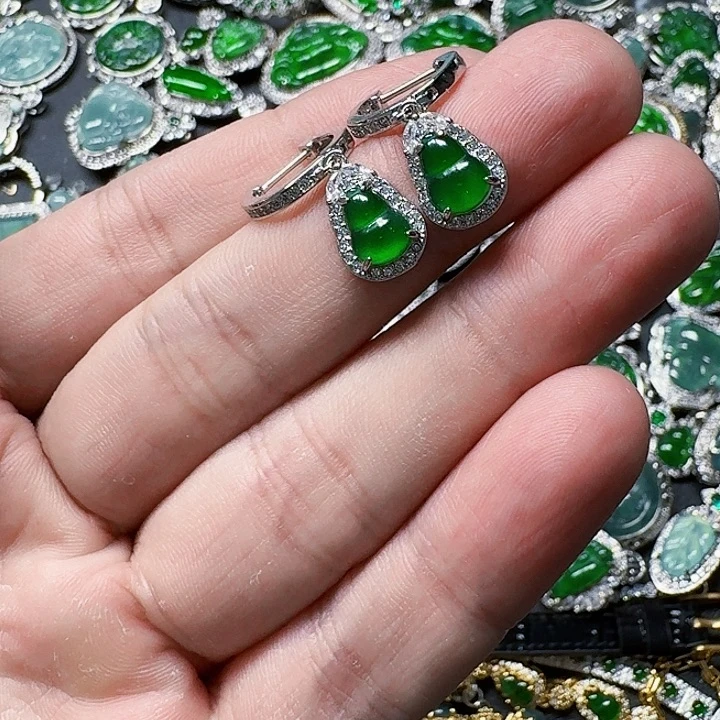 翡翠颈饰未镶嵌天然A货翡翠放漏