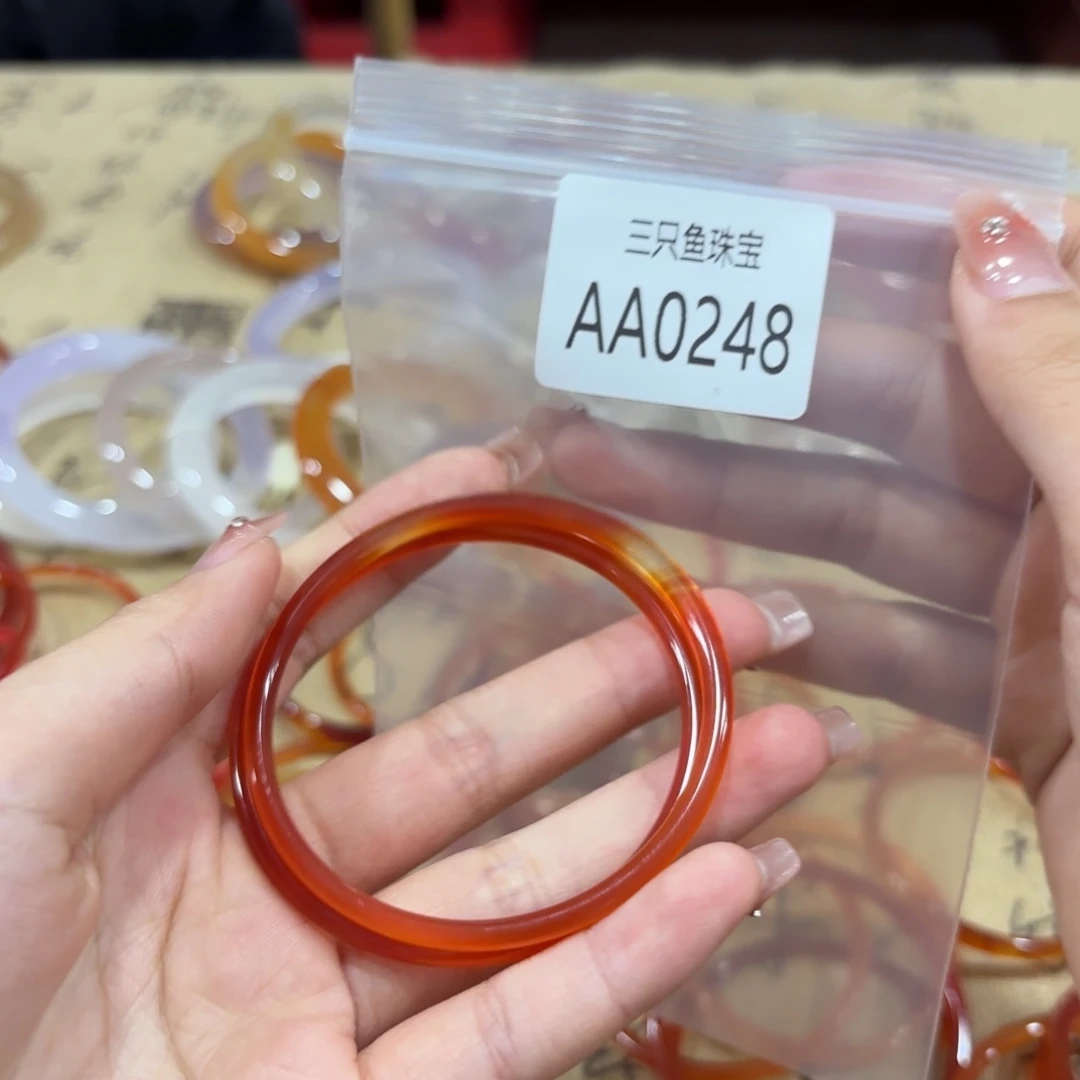 长***君玛瑙/玉髓未镶嵌手镯