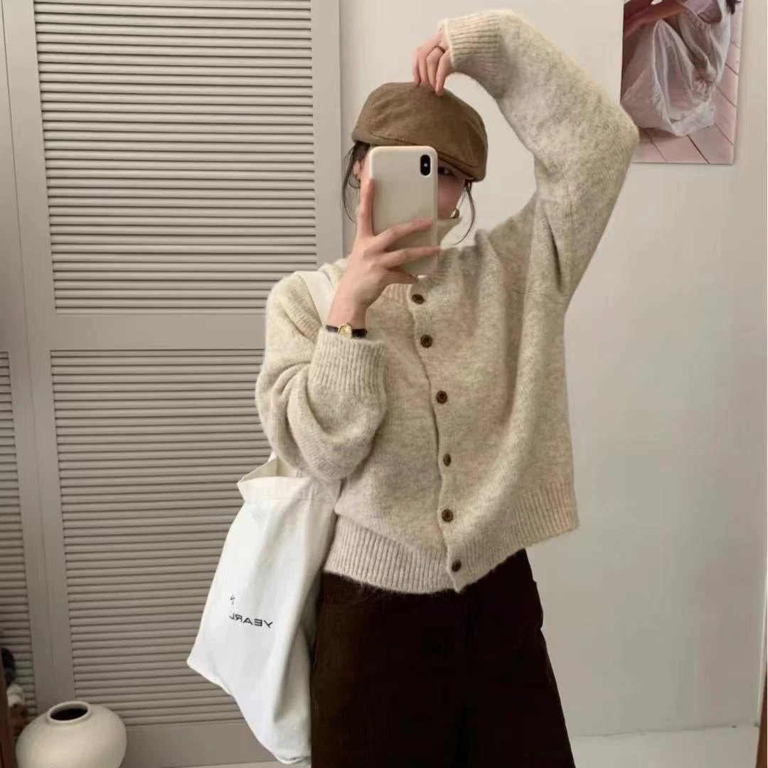 韩系百搭立领柔软保暖针织开衫女秋冬新款加厚慵懒氛围感毛衣上衣