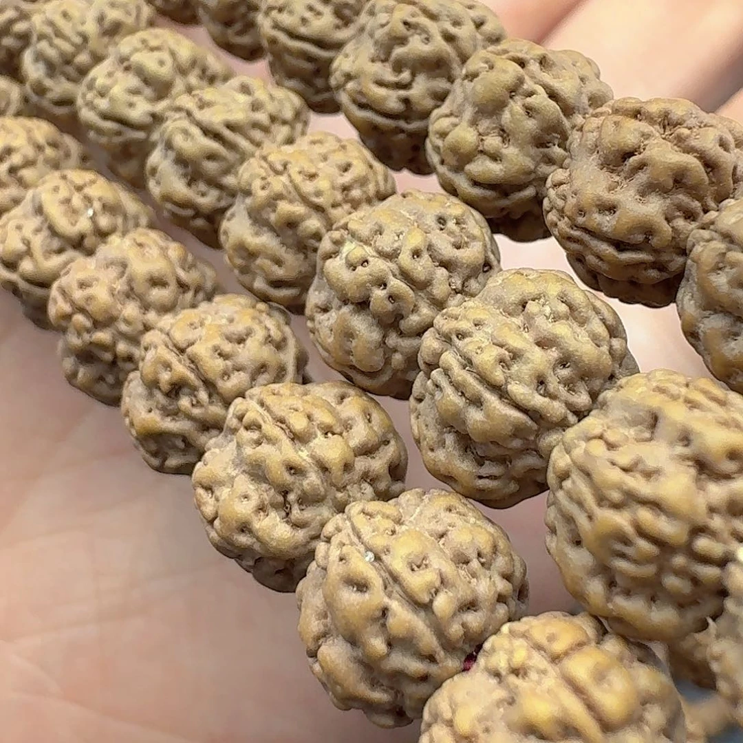 一***间金刚菩提吊坠玉梅花108